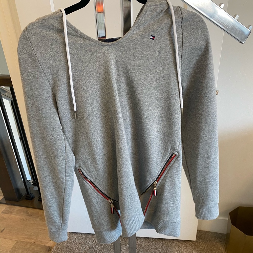 Like new Tommy Hilfiger sweater